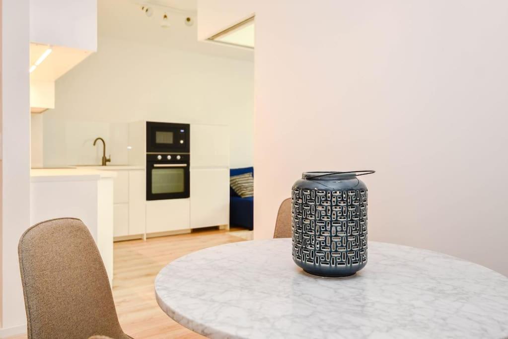 New Modern Apartment In City Center Bratislava Eksteriør billede