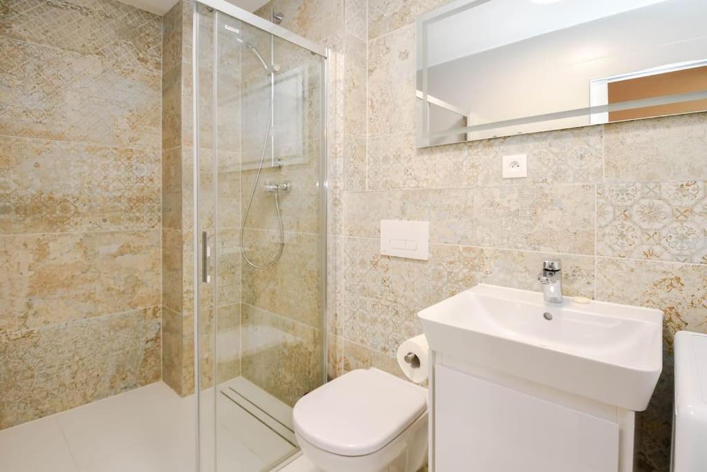 New Modern Apartment In City Center Bratislava Eksteriør billede